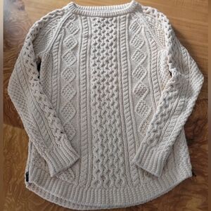 L.L Bean Signature Cable Knit Sweater in Cream Size XS